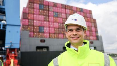 Bild: Christian Charisius/dpa
Ploß setzt sich dafür ein, dass die Milliarden aus dem Sondervermögen Infrastruktur des Bundes auch für Häfen und Wasserstraßen genutzt werden können. (Archivbild)