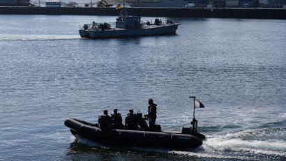 Bild: Marcus Brandt/dpa
Minentaucher der Bundeswehr in einem Schlachboot (Archivbild)