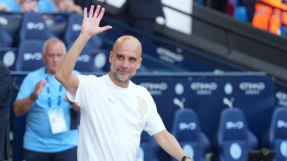 Bild: Alastair Grant/AP/dpa
Nach zehn Jahren verabschiedete sich Trainer Pep Guardiola bei Manchester City.