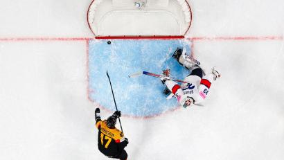 Bild: Andreas Becker/Keystone/dpa
Alexander Karachun brachte die deutsche Eishockey-Nationalmannschaft zum Vorrunden-Abschluss in Führung.