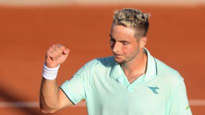 Bild: Frank Molter/dpa
Striuff mit der Siegerfaust nach dem perfekten Auftakt bei den French Open.