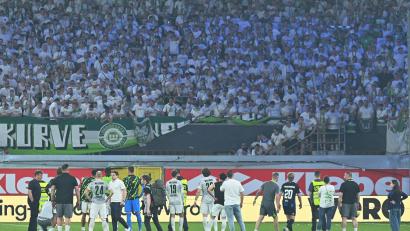 Bild: Swen Pförtner/dpa
Nach dem Abstieg kommt beim VfL Wolfsburg alles auf den Prüfstand.