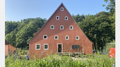 Bild: Gabriele Leonie Bräutigam
Die sehenswerte Oedmühle wurde ausgezeichnet mit der bayerischen Denkmalschutzmedaille – das Mühlenfest ist ein Publikumsmagnet.