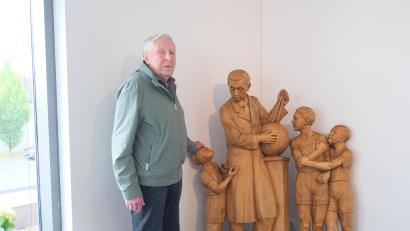 Bild: Barbara Habel
Walter Artmann stand als Kind für Johannes Ernst Born Modell, als der Bildhauer diese Skulpturengruppe gestaltete.