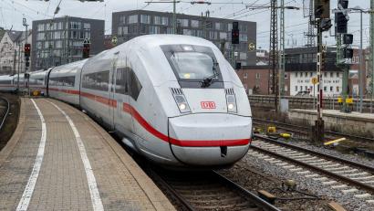 Bild: Stefan Puchner/dpa
Wegen eines verdächtigen Gegenstands wurden Teile des Ulmer Hauptbahnhofs zeitweise gesperrt.