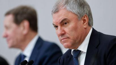 Bild: -/AP/dpa
Russlands Parlamentschef Wjatscheslaw Wolodin droht der Ukraine mit Massenvernichtungswaffen. (Archivbild)
