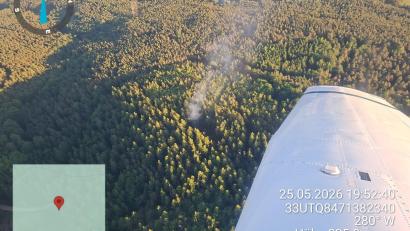 Bild: Christian Lorenz/Luftrettungsstaffel Bayern e.V.
Blick aus dem Flugzeug des Luftbeobachters: Hier sieht man den Rauch aufsteigen. Links ist das Magdalenental zu erkennen, rechts der Friedrichsberg.