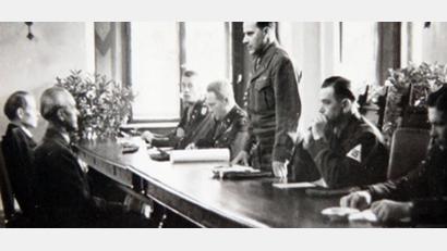 Bild: NT-Archiv
Die Geburtsstunde der Zeitung „Der neue Tag“: Die US-Militärregierung erteilt Victor von Gostomski und Anton Döhler die Lizenz zur Herausgabe einer Tageszeitung.