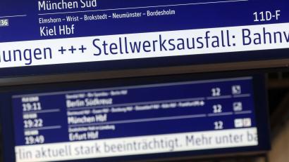 Bild: Bodo Marks/dpa
Fahrgäste der Bahn müssen sich zwischen Berlin und Hamburg auf Verspätungen und Zugausfälle einstellen.