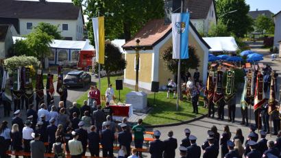 Bild: gi
Mit einem Festgottesdienst durch Pfarrer Udo Klösel wurde am Pfingstsonntag das 75-jährige Gründungsjubiläum der Feuerwehr Ödpielmannsberg am Dorfplatz gefeiert.