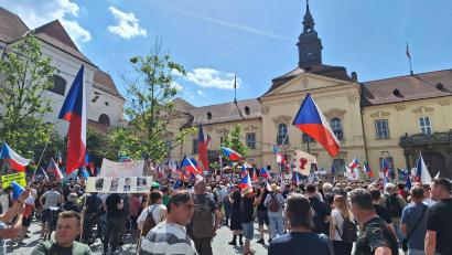 Bild: bec
Demonstration vor dem neuen Rathaus gegen die Veranstaltung der Sudetendeutschen.