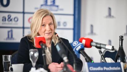 Bild: Sebastian Christoph Gollnow/dpa
Die ehemalige Eisschnelläuferin Claudia Pechstein wird Bundestrainerin Allround. (Archivbild)