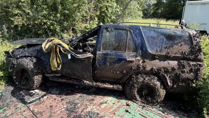 Bild: Polizei Oberfranken
Dieses gestohlene Auto wurde nach zwei Jahrzehnten aus dem Kanal bei Forchheim geborgen.