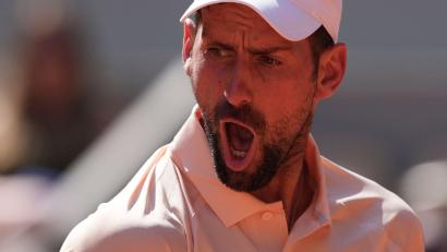 Bild: Thibault Camus/AP/dpa
Jubelschrei in Runde zwei: Novak Djokovic.