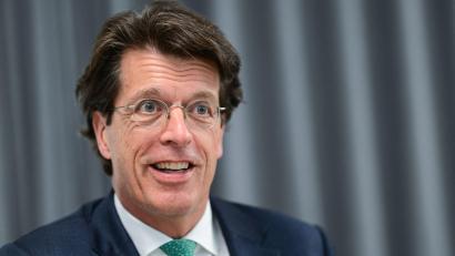 Bild: Sebastian Christoph Gollnow/dpa
Schaeffler-Vorstandschef Klaus Rosenfeld will sein Unternehmen breiter aufstellen und Geschäftsfelder in der Raumfahrttechnik erschließen. (Archivbild)