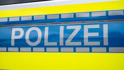Bild: Daniel Vogl/dpa
Nach einem Auffahrunfall auf der A3 bei Wörth an der Donau blockierten die beschädigten Lastwagen alle Fahrbahnen in Richtung Regensburg. (Symbolbild)