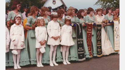 Bild: Archiv FFW Kleinschwand
Festdamen und Festmädchen beim 100-jährigen Gründungsjubiläum 1975.