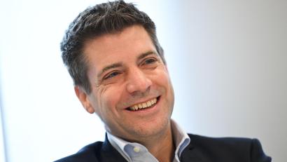Bild: Arne Dedert/dpa
Seit dem 1. Januar 2025 führt der vormalige Deutsche-Bank-Manager Lars Stoy die ING Deutschland. (Archivbild)