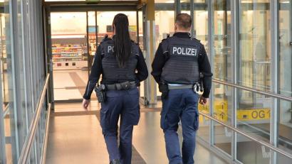 Symbolbild: Bundespolizei 
Die Bundespolizei verhängt ein Mitführverbot für gefährliche Gegenstände am Hauptbahnhof Regensburg.