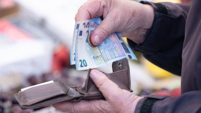 Bild: Sebastian Kahnert/dpa
Die Reallöhne in Deutschland steigen seit drei Jahren. (Archivbild)