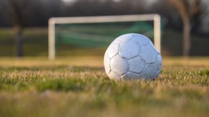Bild: Tobias Hase/dpa
Ein Amateurfußballer aus dem Landkreis Celle ist für ein halbes Jahr gesperrt worden. (Symbolbild)