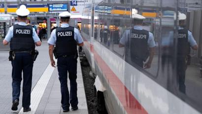 Bild: Sven Hoppe/dpa
Am Wochenende verstärkt die Polizei ihre Präsenz an Bahnhöfen. (Symbolfoto)