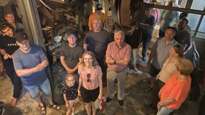 Bild: Gabriele Leonie Bräutigam
Führung durch die 5-geschossige Kunstmühle in Oed. Mit einer 11 kW Francisturbine wurde hier Mehl produziert, die Bäckerei betrieben, gesägt und Oed mit Strom versorgt. Da staunen die Besucher.