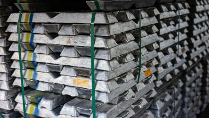 Bild: Jan Woitas/dpa
Aluminium hat sich binnen eines Jahres deutlich verteuert, wenn auch nicht so stark wie Wolfram. (Symbolbild)