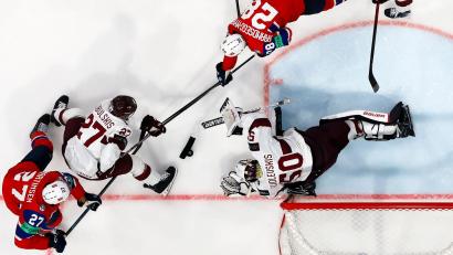 Bild: Anthony Anex/KEYSTONE/dpa
Norwegen steht erstmals im Halbfinale einer Eishockey-WM.