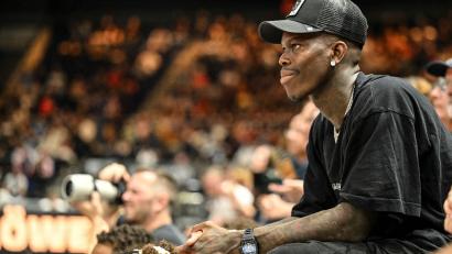 Bild: Swen Pförtner/dpa
Hauptgesellschafter Dennis Schröder darf auf einen nachträglichen Klassenerhalt der Basketball Löwen Braunschweig hoffen. (Archivbild)