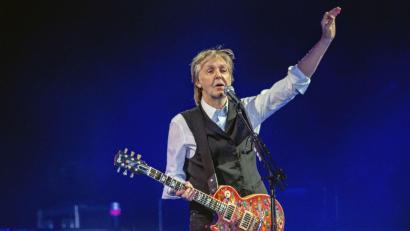Bild: Joel C Ryan/Invision via AP/dpa
Mit „The Boys of Dungeon Lane“ ist Paul McCartney ein bemerkenswertes Spätwerk gelungen. (Archivbild)