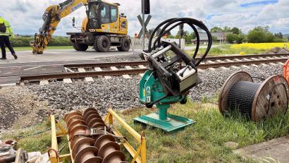 Bild: Gabi Schönberger
Mitte Mai waren zwei Baustellenzüge auf einem für Bauarbeiten gesperrten Gleis zwischen Rothenstadt und Maierhof zusammengestoßen. Mittlerweile laufen die Bauarbeiten wieder normal weiter.