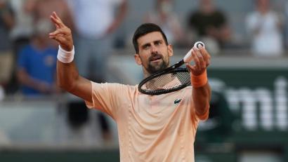 Bild: Thibault Camus/AP/dpa
Hat in Paris sichtlich gute Laune: Novak Djokovic.