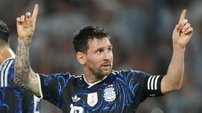 Bild: Gustavo Garello/AP/dpa
Der Kapitän will es noch einmal wissen: Messi spielt seine sechste WM.