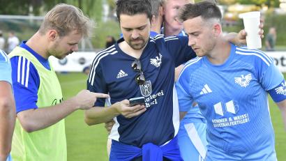 Bild: Hubert Ziegler
Die Spieler der DJK Ensdorf am Hoffen: Wie steht's beim SV Inter Bergsteig?