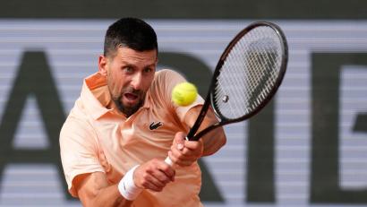 Bild: Christophe Ena/AP/dpa
Novak Djokovic musste in seinem Drittrundenmatch bei den French Open hart kämpfen.