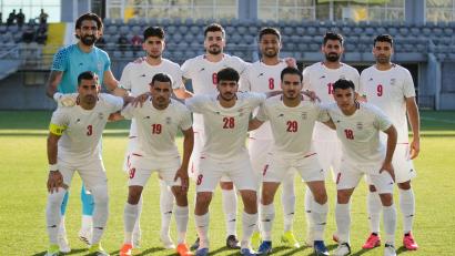 Bild: Khalil Hamra/AP/dpa
Die Iraner feiern einen Testspielsieg in der WM-Vorbereitung.