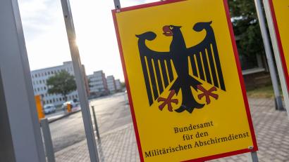 Bild: Thomas Banneyer/dpa
Der Militärische Abschirmdienst (MAD) ist der Nachrichtendienst der Bundeswehr. Er untersteht dem Verteidigungsministerium. (Symbolbild)