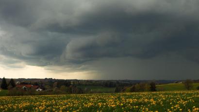 Bild: Alexander Wolf/onw-images/dpa
Teils kräftige Gewitter sind am Wochenende in Bayern möglich. (Symbolbild)