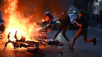 Bild: Julien Mattia/Le Pictorium via ZUMA Press/dpa
Nach dem Sieg von Paris Saint-Germain ist es in Paris zu Festnahmen und Zwischenfällen gekommen.