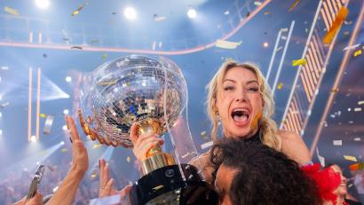 Bild: Rolf Vennenbernd/dpa
Anna-Carina Woitschack hat „Let's Dance“ gewonnen.