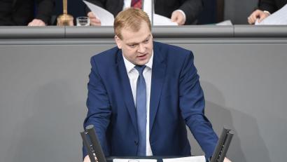 Bild: Christophe Gateau/dpa
Stegemann hatte erst vor wenigen Tagen in der Debatte über Pflegekosten mit der Forderung Aufsehen erregt, dass auch Wohneigentum herangezogen werden sollte. (Archivbild)