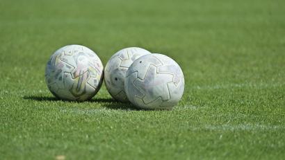 Bild: Hubert Ziegler
Während in der spielfreien Zeit die Bälle ruhen, meldet die SpVgg Bayreuth die Verpflichtung eines Innenverteidigers.