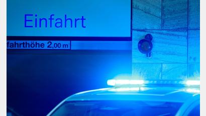 Bild: Christoph Reichwein/dpa
Die Polizei hat die Spuren in mehreren Münchner Tiefgaragen gesichert. (Symbolbild)