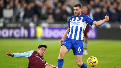 Bild: Mike Egerton/PA Wire/dpa
James Milner (r) beendet nach 24 Jahren seine Premier-League-Karriere. (Archivbild)