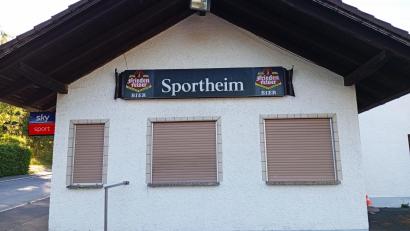 Bild: fpoz
Der neue griechische Wirt hat sich nach kurzer Zeit wieder vom TSV Waldershof verabschiedet. Doch es steht schon fest, dass die Rollläden im Sportheim nicht dauerhaft geschlossen bleiben.