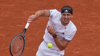 Bild: Thibault Camus/AP/dpa
Zverev peilt in Paris seinen ersten Grand-Slam-Turniersieg an.