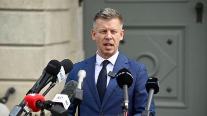 Bild: Robert Hegedus/MTI via AP/dpa
Ungarns Ministerpräsident Magyar und seine Tisza-Partei haben im neuen Parlament die nötige Zweidrittelmehrheit, um Verfassungsänderungen zu beschließen. (Archivbild)