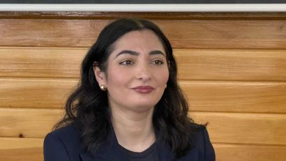 Bild: Eva Krafczyk/dpa
„Deutschland steht an der Seite der Menschen im Libanon“, erklärt Reem Alabali Radovan. (Archivbild)