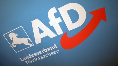 Bild: Lars Penning/dpa
Der Verfassungsschutz in Niedersachsen darf seine Beobachtung des AfD-Landesverbandes vorläufig hochstufen. (Symbolbild)
